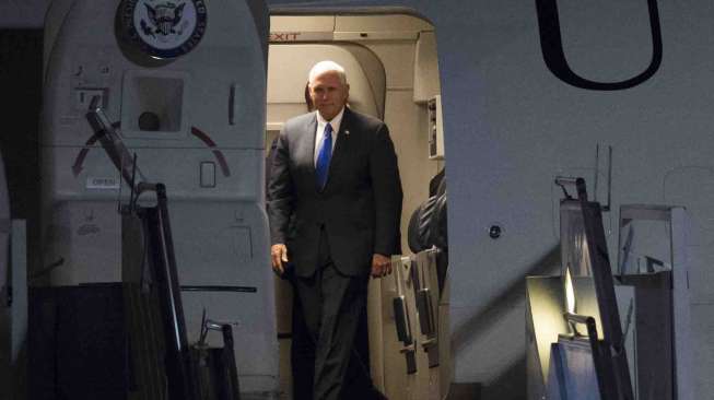 Wakil Presiden Amerika Serikat (AS) Michael R. Pence tiba di Bandara Internasional Halim Perdanakusuma, Jakarta, Rabu (19/4) malam.