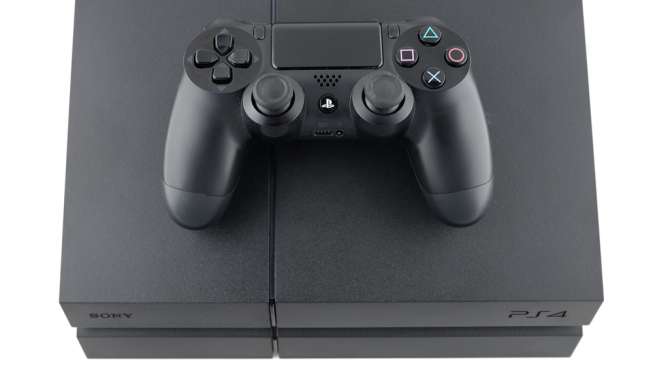 Konsol PlayStation 4 (Shutterstock).