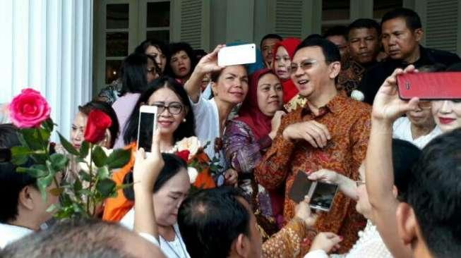 Diisukan Mau Mundur dan Ditunjuk Jadi Mendagri, Ahok Tertawa