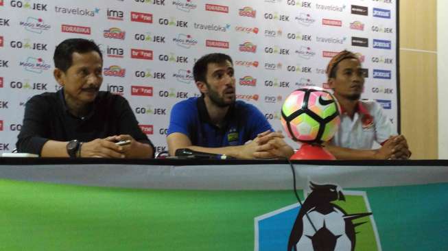 Persib Batal Menang, Djanur Kecewa Berat