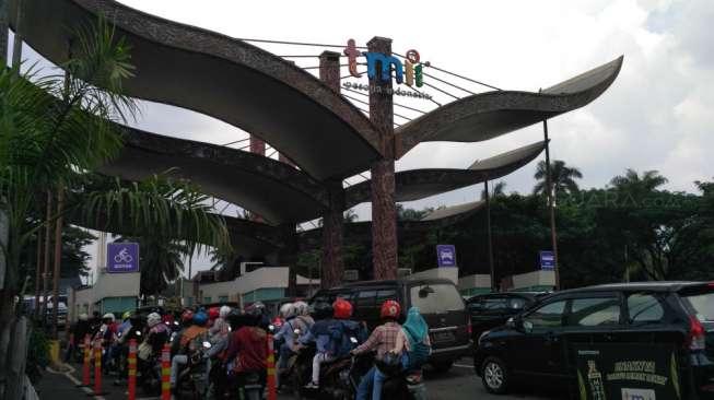 Hari Terakhir Libur Panjang, TMII Masih Dipadati Pengunjung