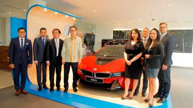 BMW Buka Diler Mobil Listrik Pertama di Indonesia