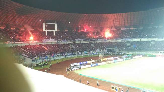 Gede Bingung Antisipasi Flare yang Dinyalakan Jakmania