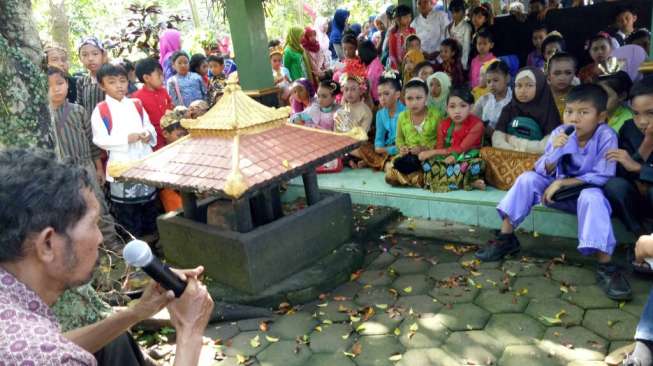 Kartini Cilik' Kunjungi Situs Ken Dedes, Agar Tak Lupa Sejarah