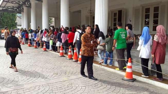 Hari Ketiga, Warga Masih Padat Ketemu Ahok, Antrean Lebih Tertib