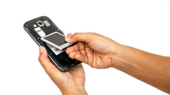 Deskripsi baterai smartphone. [Shutterstock]