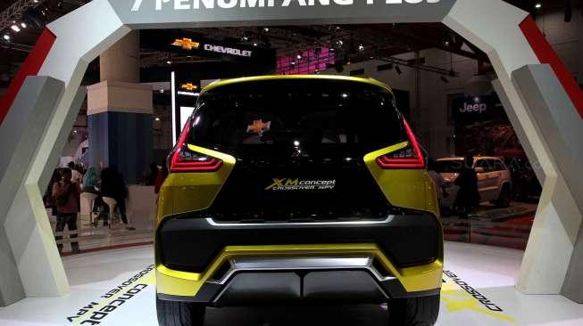 Tampak belakang mobil Mitsubishi XM Concept yang dipajang di perhelatan Indonesia International Motor Show (IIMS) 2017, JIExpo Kemayoran, Jakarta, Jumat (28/4/2017). [Suara.com/Oke Atmaja]