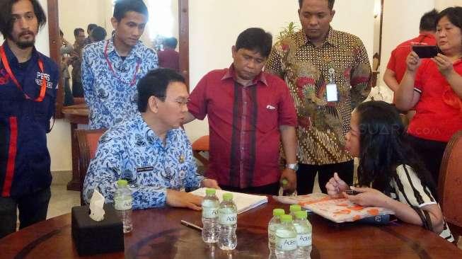 Ke Balai Kota, Warga DKI Diterima di Ruang Tamu Ahok