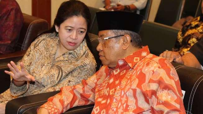 Menko PMK Puan Maharani bersama Ketua PBNU Said Aqil Siradj melakukan MOU di kantor PBNU, Jakarta, Rabu (3/5).