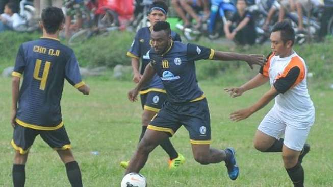 Guy Junior Ondoua (sedang menggiring bola) (Dokumen Bhayangkara FC/Media Officer Bhayangkara)