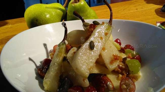 Mencicipi Segarnya "Pear Salad dengan Fetta Cheese"