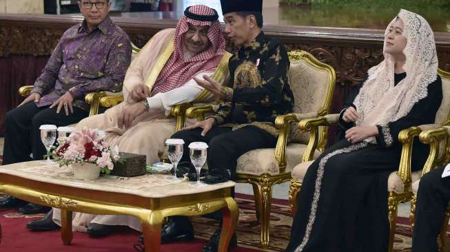 Silaturahmi dengan peserta Musabaqah Hafalan Al-Quran dan Haditz Pangeran Sultan bin Abdul Aziz Alu Su'ud Tingkat ASEAN dan Pasifik ke-8 di Istana Negara, Jakarta, Kamis (4/5).