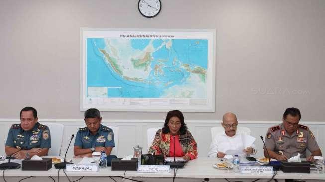 Menteri Kelautan dan Perikanan Susi Pudjiastuti memberikan keterangan pers terkait kapal Chuan Hong 68 yang kabur dari Indonesia, Jakarta, Jumat (5/5).