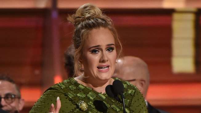 Bantu Korban Kebakaran Apartemen London, Adele Tuai Pujian