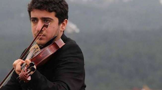 Mengungsi, Musikus Muda Kurdi Mati Tenggelam Sembari Peluk Biola