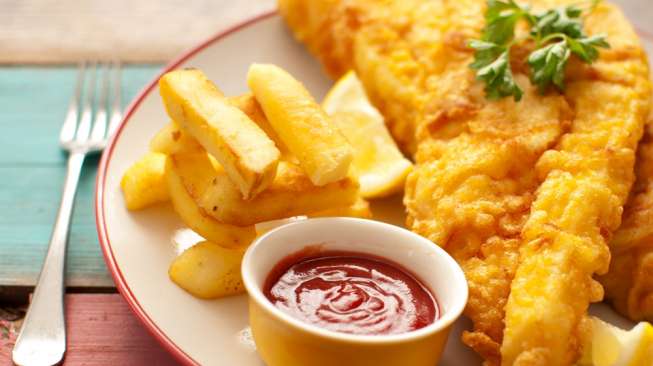 Ilustrasi menu fish and chips. [Shutterstock]