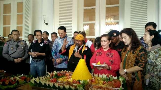 Warga Padepokan Potong Tumpeng Buat Hargai Kerja Ahok