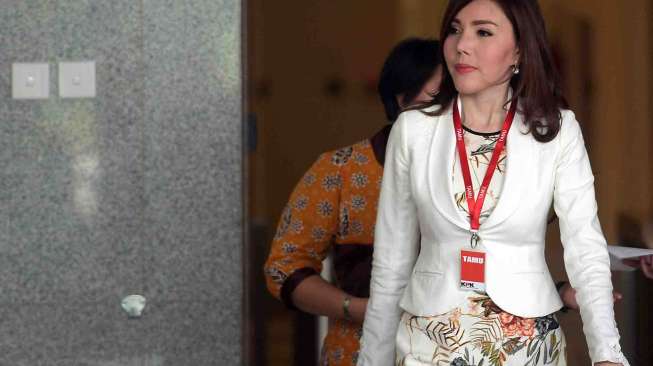 Istri tersangka kasus dugaan korupsi KTP elektronik Andi Agustinus alias Andi Narogong, Inayah menjalani pemeriksaan di Gedung KPK, Jakarta, Jumat (5/5).