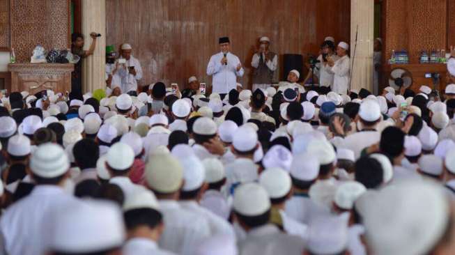 Di Masjid, Anies Kembali Sindir Ahok Kalah karena Bagi Sembako