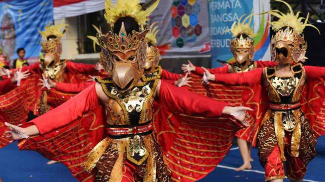 Peringatan Hari Pendidikan Nasional (Hardiknas) dan Hari Tari se-dunia di Jakarta, Minggu (7/5).