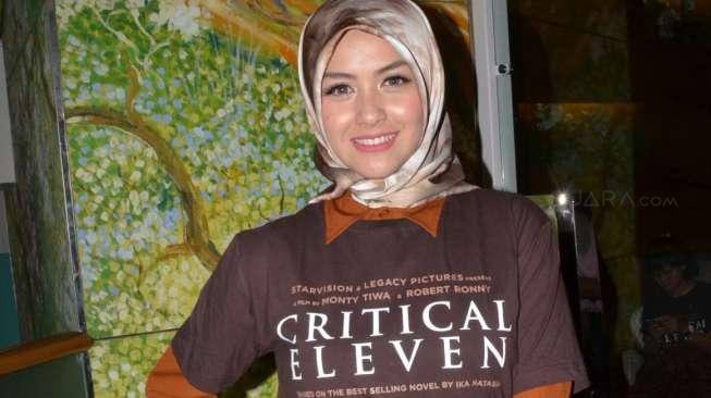 Revalina S Temat di acara film Critical Eleven, Plaza Senayan, Jakarta Pusat, Jumat (7/5/2017). [suara.com/Puput]