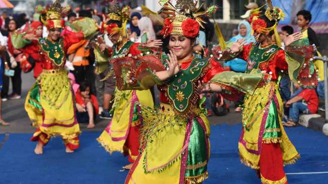 Mengangkat tema Harmoni bersama masyarakat.