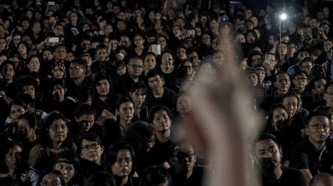 Aksi 1000 lilin untuk Basuki Tjahaja Purnama (Ahok) di Tugu Proklamasi, Jakarta, Rabu (10/5).