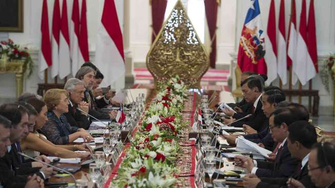 Presiden Joko Widodo menerima kunjungan Presiden Chile Michelle Bachelet di Istana Merdeka, Jakarta, Jumat (12/5).