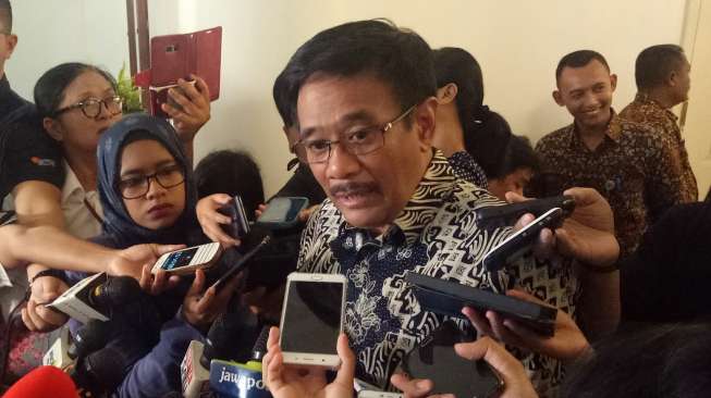 Djarot Dapat Sepucuk Surat dari Anies-Sandi