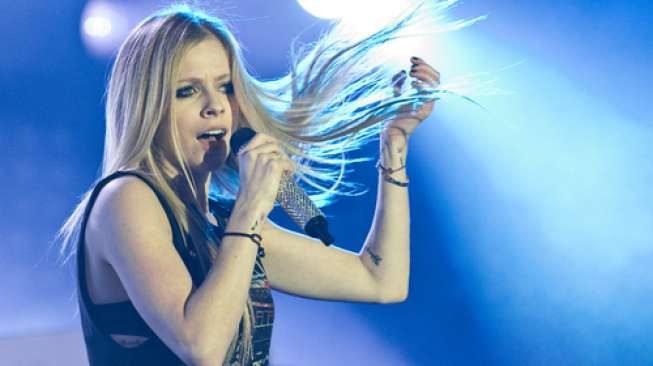 Benarkah Avril Lavigne Asli Sudah Meninggal?