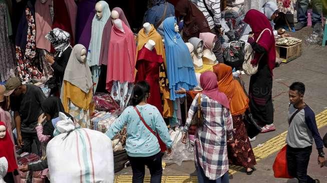 Menganggu akses pejalan kaki yang melintas di kawasan itu. 