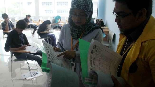 Ujian Seleksi Bersama Masuk Perguruan Tinggi Negeri (SBMPTN) 2017 di Universitas Negeri Jakarta, Selasa (16/5).