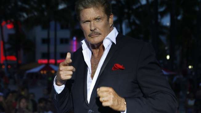 Anak Dibui, David Hasselhoff Asyik Liburan Bareng Tunangan