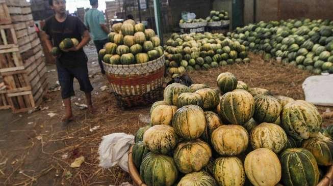 Permintaan buah-buahan tersebut meningkat 2-4 kali lipat.  