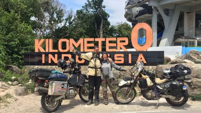 'Gila' Motor, Lintasi 41 Negara, Pasutri AS Ini Tiba di Indonesia