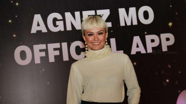 Heboh Ciuman Hot Agnez Mo dan Chris Brown