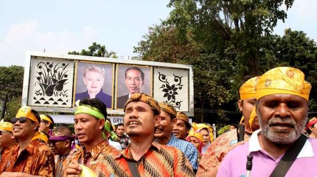 Penyandang disabilitas berkumpul di depan Istana, di Jakarta, Kamis (18/5).