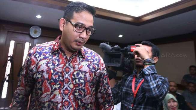 Denda Rp300 juta karena menerima uang dengan total Rp1,9 miliar secara bertahap.