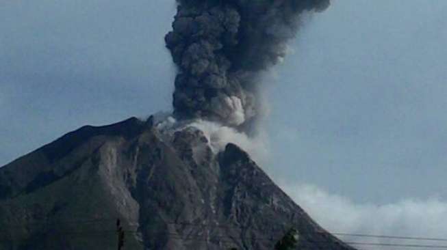 Abu Sinabung Dirasakan Hingga ke Kota Medan