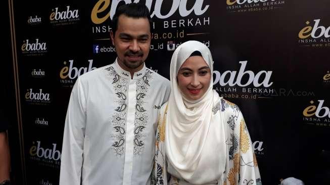 Annisa Trihapsari dan Sultan Djorghi di acara ebaba.com di F Mansion, Pondok Indah, Jakarta Selatan, Jumat, (19/5/2017).  [suara.com/Puput]