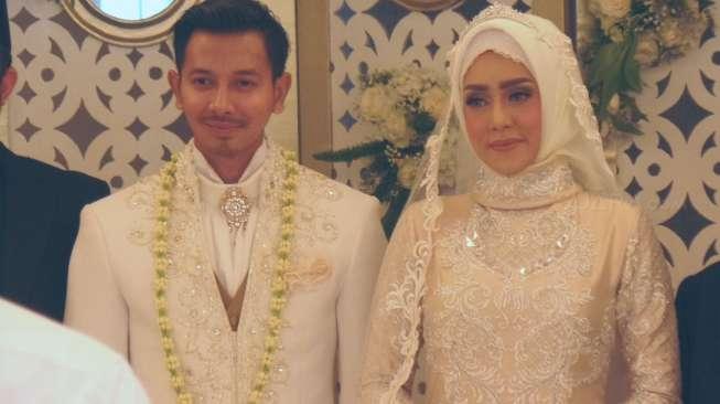 Sah! Fairuz A. Rafiq Jadi Istri Sony Septian