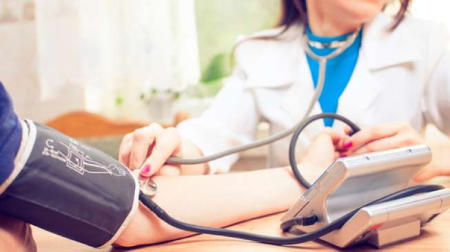 Ilustrasi pemeriksaan tekanan darah, hipertensi jas putih. (Shutterstock)