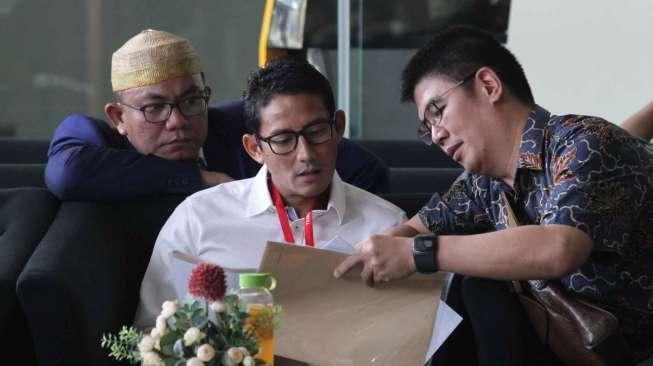 Komisi Pemberantasan Korupsi (KPK) memeriksa Wakil Gubernur DKI Jakarta terpilih, Sandiaga Uno, dalam dua kasus dugaan korupsi, di Jakarta, Selasa (23/5/2017). [Suara.com/Oke Atmaja]