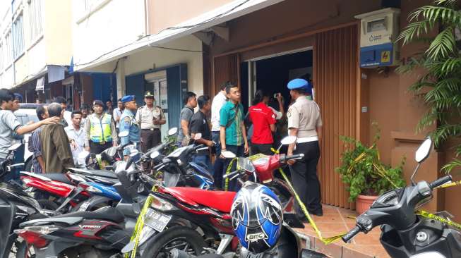 Bagaimana Cara Panitia Undang Tamu Ikut Pesta Gay Kelapa Gading