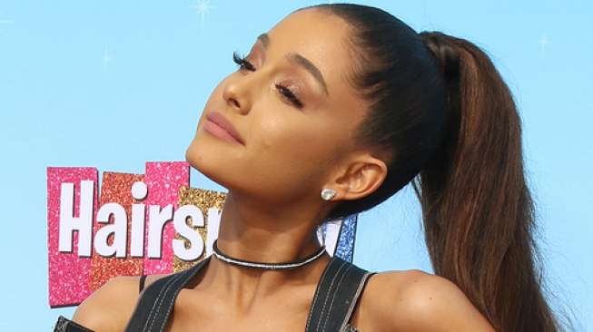 Ariana Grande Pamerkan Single Terbaru di atas Panggung