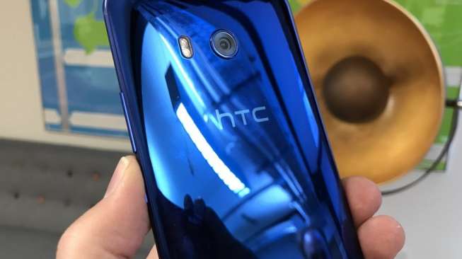 HTC U11 Diuji Ketahanannya dan Hasilnya... Gagal!