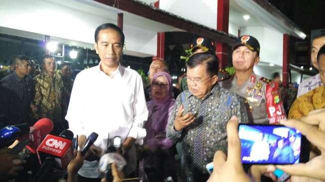 Jokowi dan JK Berbarengan Jenguk Korban Bom di RS Polri