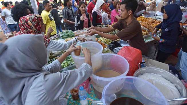 Pasar Takjil Benhil ada setiap bulan Ramadan.