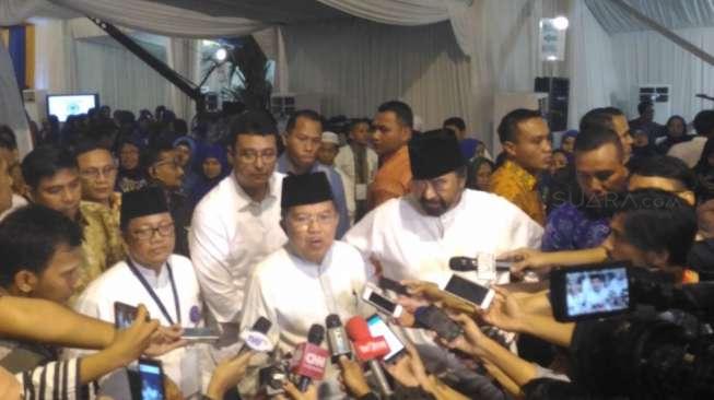 JK, Ketua DPR, Menteri Buka Bersama di Kantor Surya Paloh