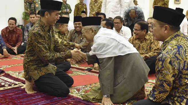 Buka puasa bersama Menteri Kabinet Kerja dan pejabat setingkat menteri di Istana Bogor, Jawa Barat, Senin (29/5).